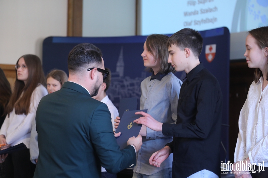 Wr�czenia stypendi�w dla uczni�w szk� podstawowych , fot. 96