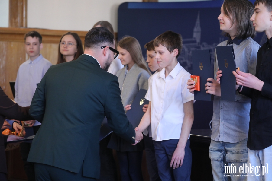 Wr�czenia stypendi�w dla uczni�w szk� podstawowych , fot. 98