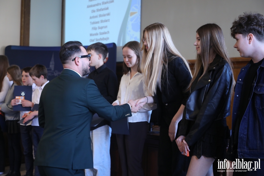 Wr�czenia stypendi�w dla uczni�w szk� podstawowych , fot. 99