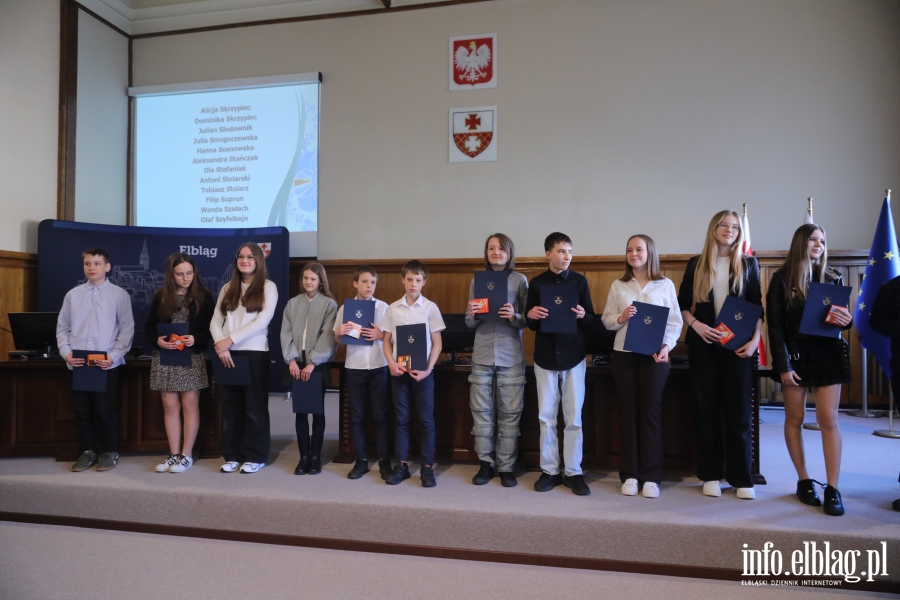 Wr�czenia stypendi�w dla uczni�w szk� podstawowych , fot. 102