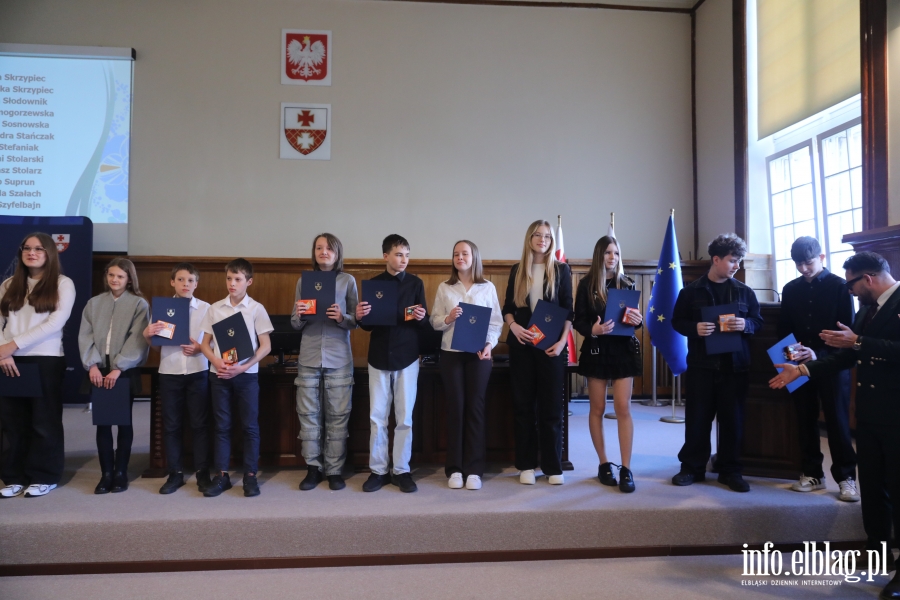 Wr�czenia stypendi�w dla uczni�w szk� podstawowych , fot. 103