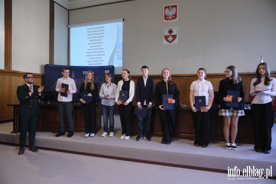 Wr�czenia stypendi�w dla uczni�w szk� podstawowych , fot. 108