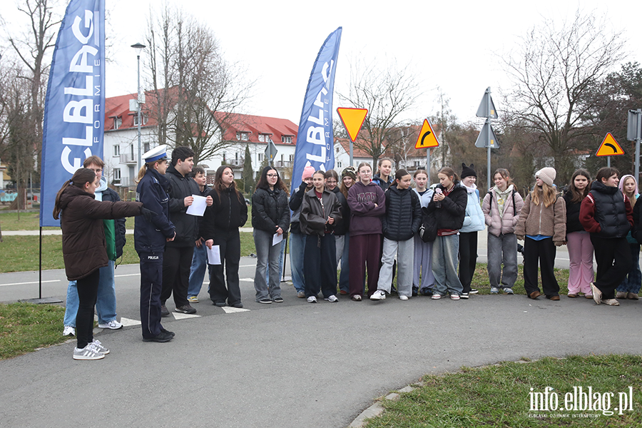 Akcja informacyjno-edukacyjna na temat bezpiecznego poruszania si� m�odzie�y w ruchu drogowym, fot. 1
