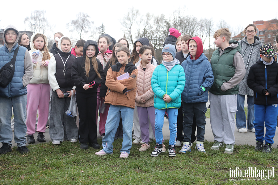 Akcja informacyjno-edukacyjna na temat bezpiecznego poruszania si� m�odzie�y w ruchu drogowym, fot. 3