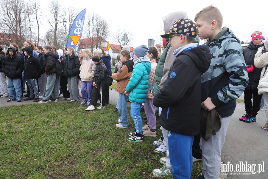 Akcja informacyjno-edukacyjna na temat bezpiecznego poruszania si� m�odzie�y w ruchu drogowym, fot. 6
