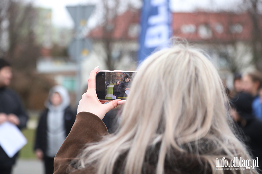 Akcja informacyjno-edukacyjna na temat bezpiecznego poruszania si� m�odzie�y w ruchu drogowym, fot. 8