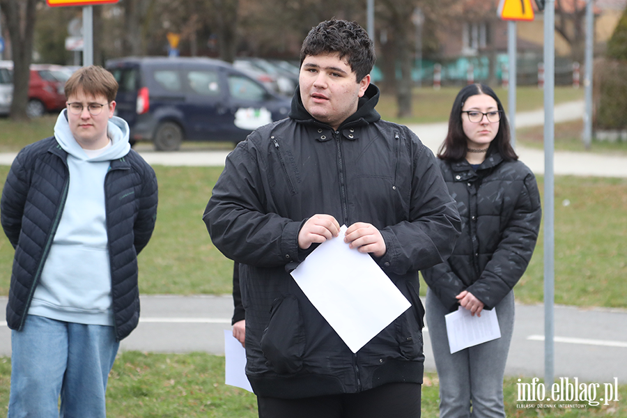 Akcja informacyjno-edukacyjna na temat bezpiecznego poruszania si� m�odzie�y w ruchu drogowym, fot. 9