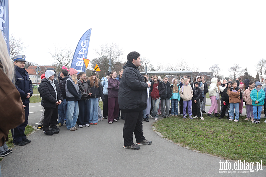 Akcja informacyjno-edukacyjna na temat bezpiecznego poruszania si� m�odzie�y w ruchu drogowym, fot. 11