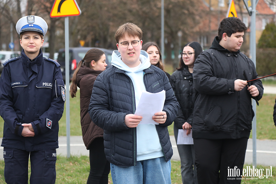 Akcja informacyjno-edukacyjna na temat bezpiecznego poruszania si� m�odzie�y w ruchu drogowym, fot. 16