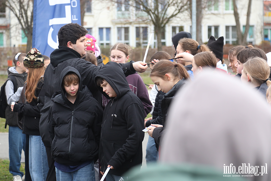Akcja informacyjno-edukacyjna na temat bezpiecznego poruszania si� m�odzie�y w ruchu drogowym, fot. 17