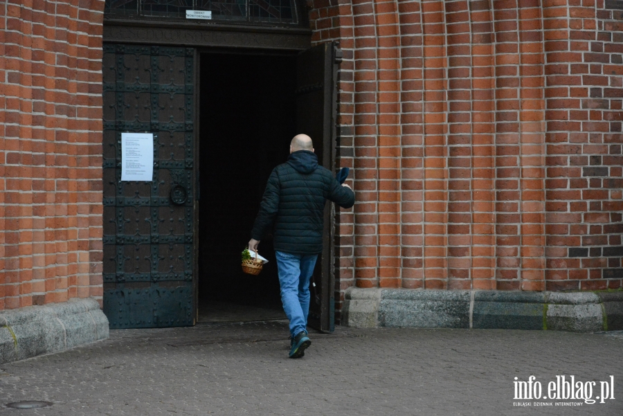 Wielka Sobota w Elbl�gu. �wi�cenie pokarm�w w katedrze �w. Miko�aja (zobacz zdj�cia), fot. 3