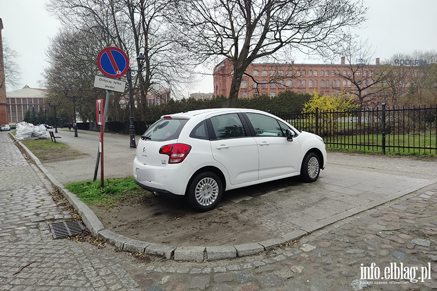 Mistrzowie Parkowania w Elbl�gu (cz�� 462), fot. 6