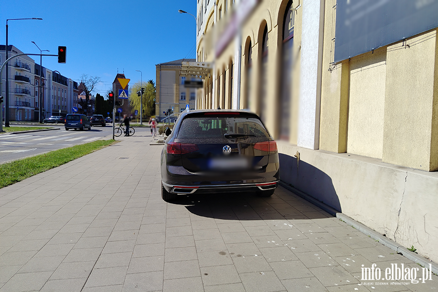 Mistrzowie Parkowania w Elbl�gu (cz�� 463), fot. 2