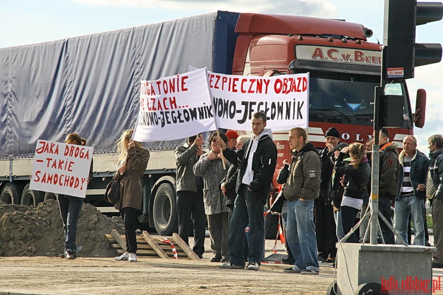 Protest mieszkańców w związku z paraliżem komunikacyjym na ul. Warszawskiej, fot. 2