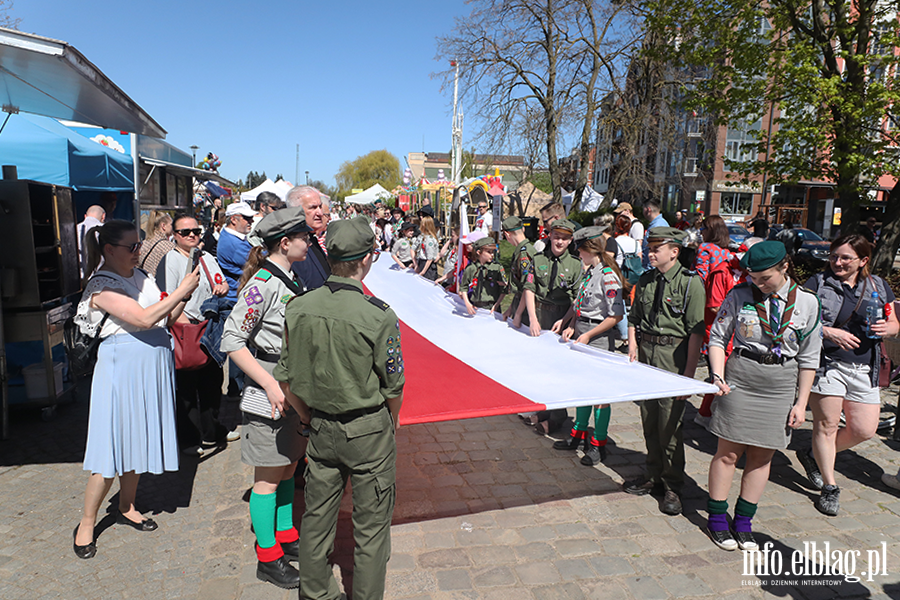 Tak Elbl�g �wi�towa� Dzie� Flagi. Zobacz przemarsz z bia�o-czerwon�, fot. 5