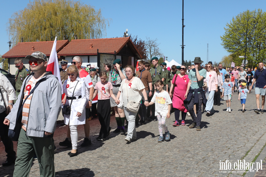 Tak Elbl�g �wi�towa� Dzie� Flagi. Zobacz przemarsz z bia�o-czerwon�, fot. 19