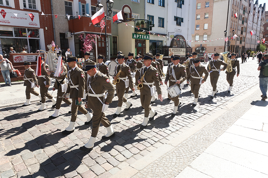 Tak Elbl�g �wi�towa� Dzie� Flagi. Zobacz przemarsz z bia�o-czerwon�, fot. 49