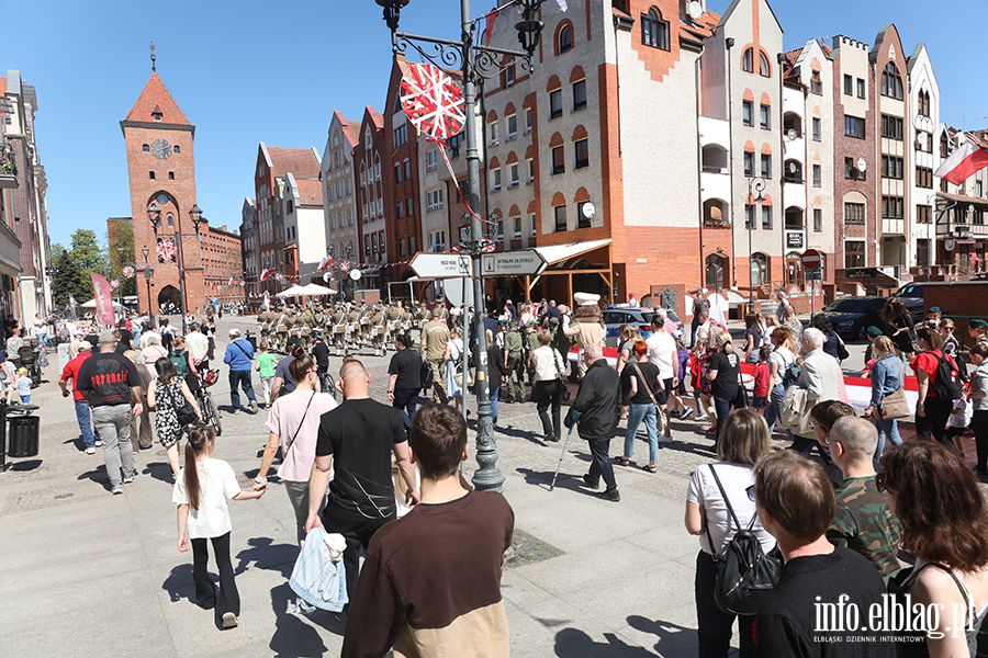 Tak Elbl�g �wi�towa� Dzie� Flagi. Zobacz przemarsz z bia�o-czerwon�, fot. 57