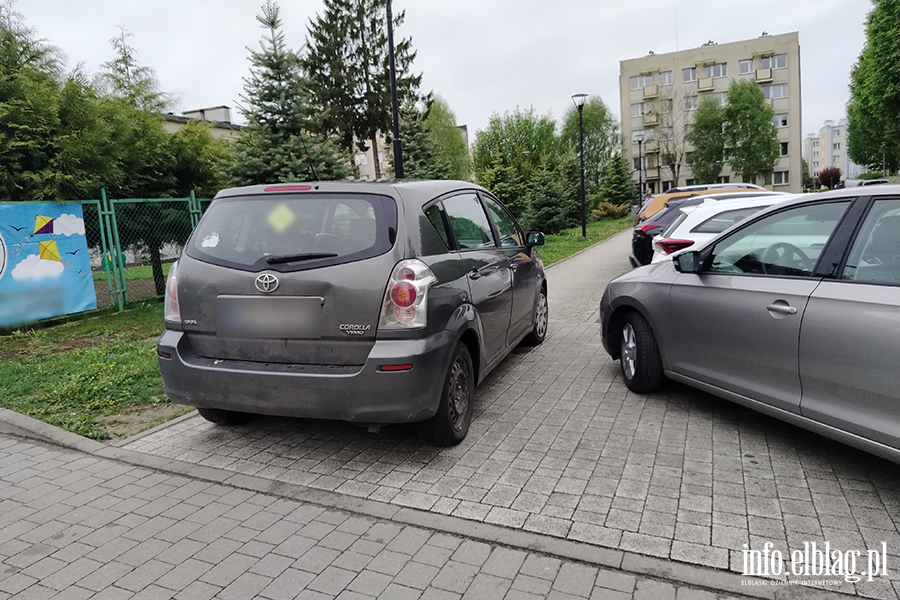 Mistrzowie Parkowania w Elbl�gu (cz�� 470), fot. 3