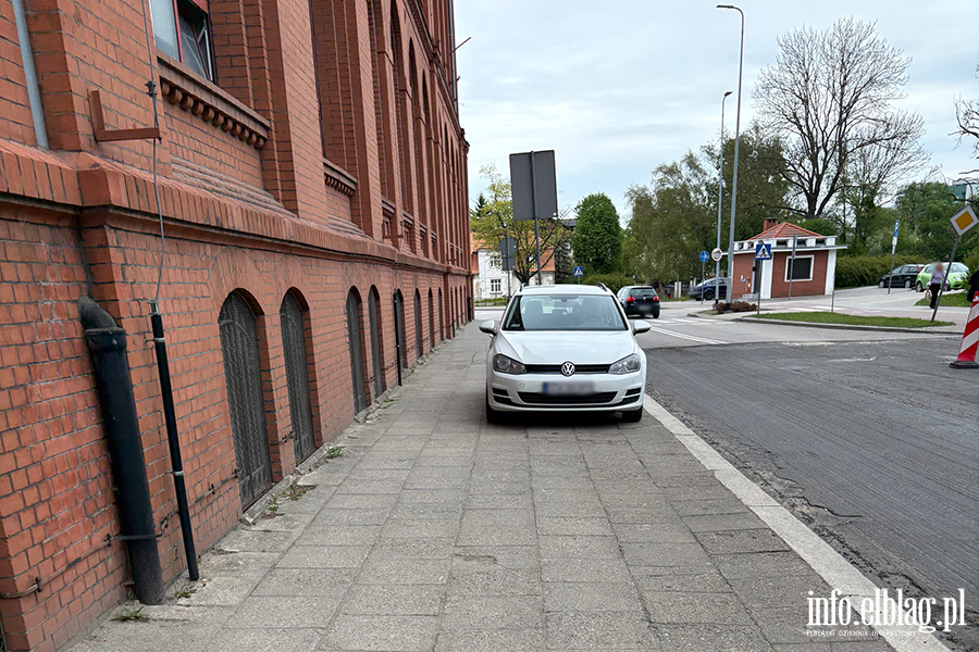 Mistrzowie Parkowania w Elbl�gu (cz�� 471), fot. 5