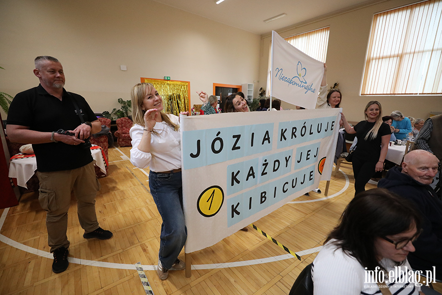 Seniorzy pokazali klas�. Pierwsze takie wybory w Elbl�gu, fot. 2
