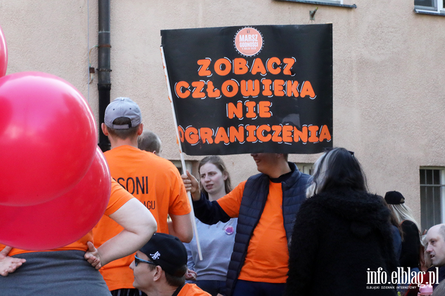 Ulicami Elbl�ga przeszed� kolorowy przemarsz, fot. 3
