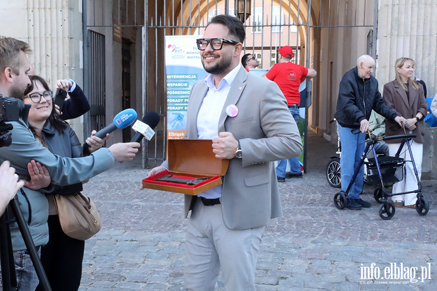 Ulicami Elbl�ga przeszed� kolorowy przemarsz, fot. 4