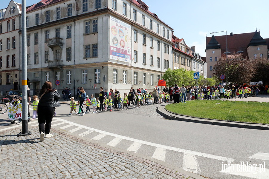Ulicami Elbl�ga przeszed� kolorowy przemarsz, fot. 20