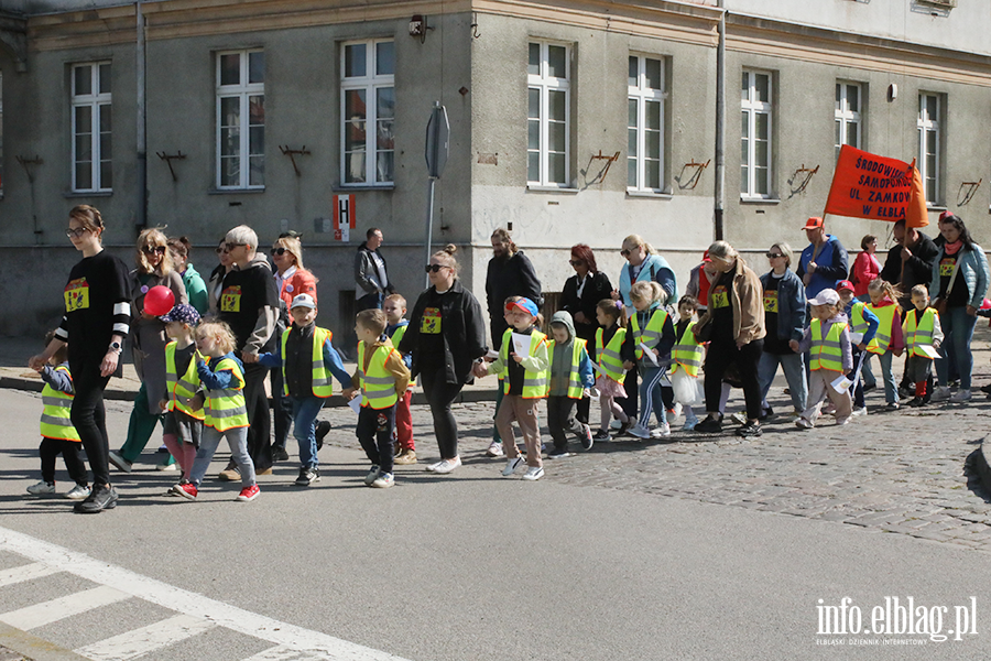 Ulicami Elbl�ga przeszed� kolorowy przemarsz, fot. 21