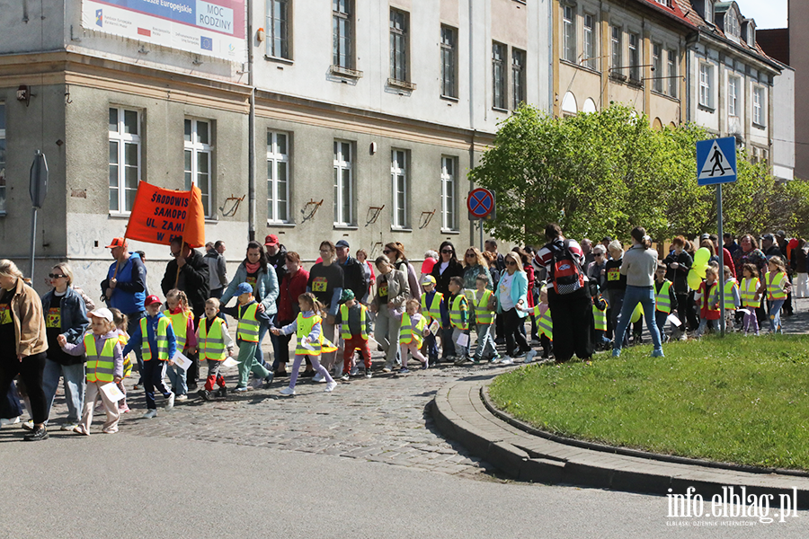 Ulicami Elbl�ga przeszed� kolorowy przemarsz, fot. 22