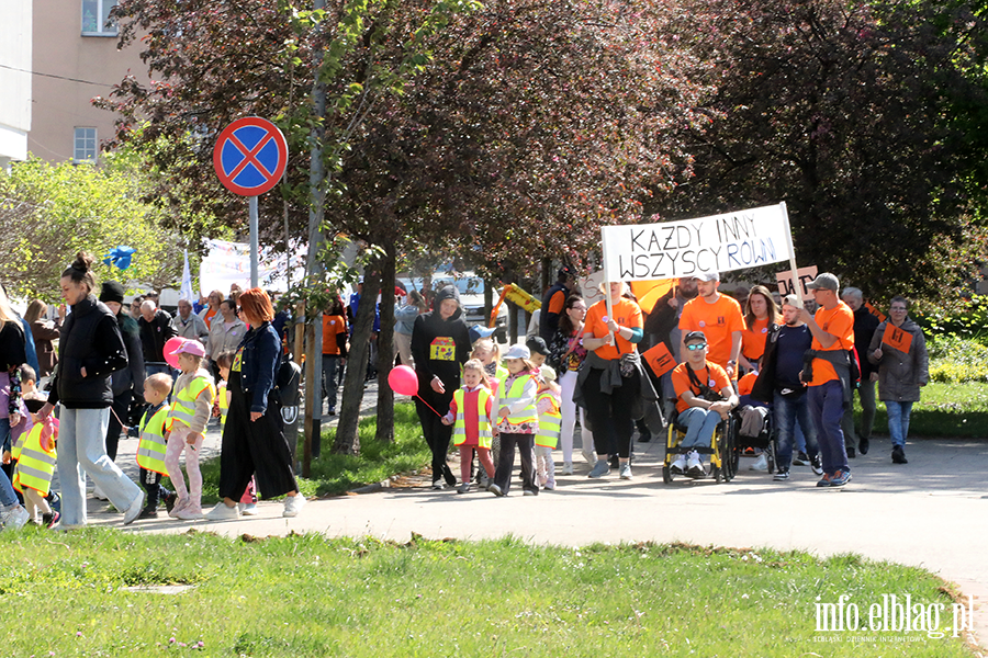 Ulicami Elbl�ga przeszed� kolorowy przemarsz, fot. 23