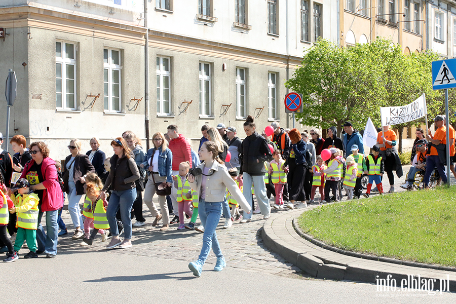 Ulicami Elbl�ga przeszed� kolorowy przemarsz, fot. 25