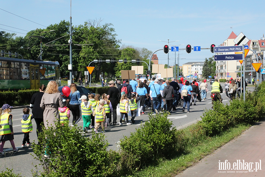 Ulicami Elbl�ga przeszed� kolorowy przemarsz, fot. 26