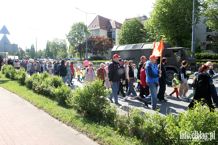 Ulicami Elbl�ga przeszed� kolorowy przemarsz, fot. 27