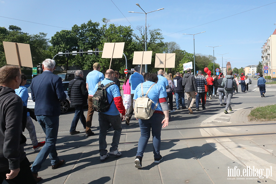 Ulicami Elbl�ga przeszed� kolorowy przemarsz, fot. 28