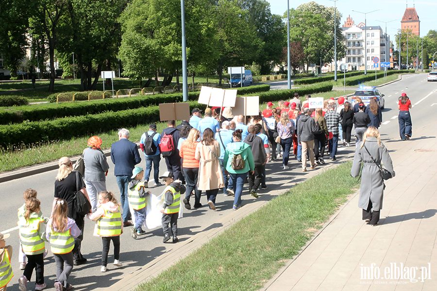 Ulicami Elbl�ga przeszed� kolorowy przemarsz, fot. 29