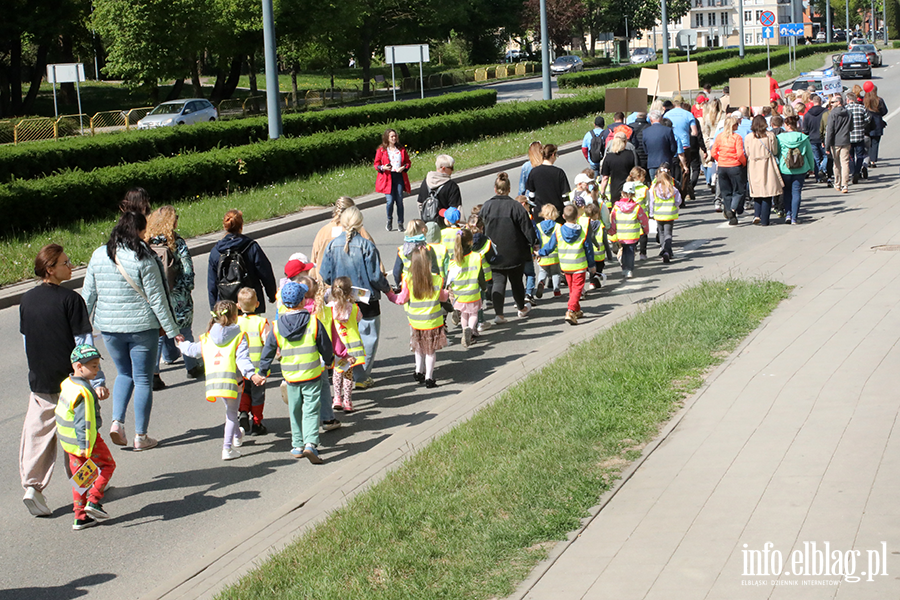 Ulicami Elbl�ga przeszed� kolorowy przemarsz, fot. 31
