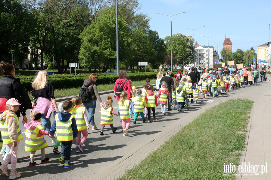 Ulicami Elbl�ga przeszed� kolorowy przemarsz, fot. 32