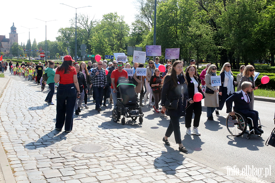 Ulicami Elbl�ga przeszed� kolorowy przemarsz, fot. 34