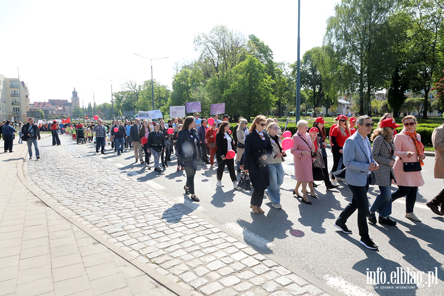 Ulicami Elbl�ga przeszed� kolorowy przemarsz, fot. 35
