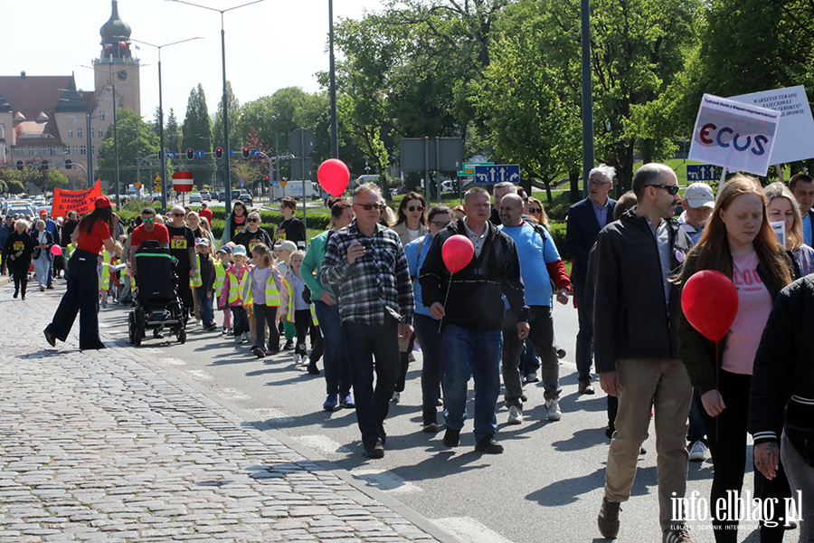 Ulicami Elbl�ga przeszed� kolorowy przemarsz, fot. 36