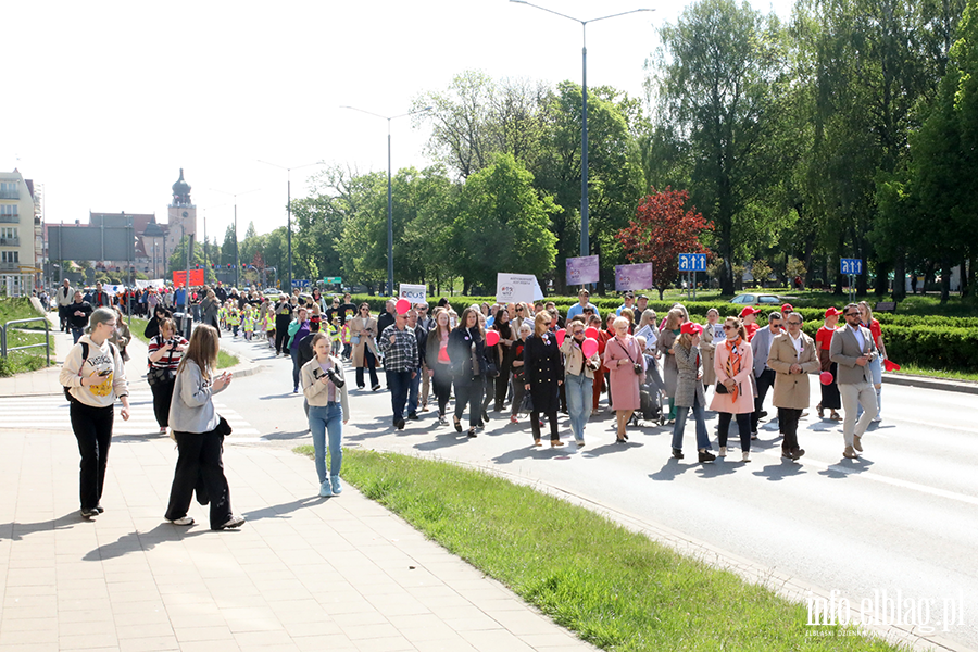 Ulicami Elbl�ga przeszed� kolorowy przemarsz, fot. 39