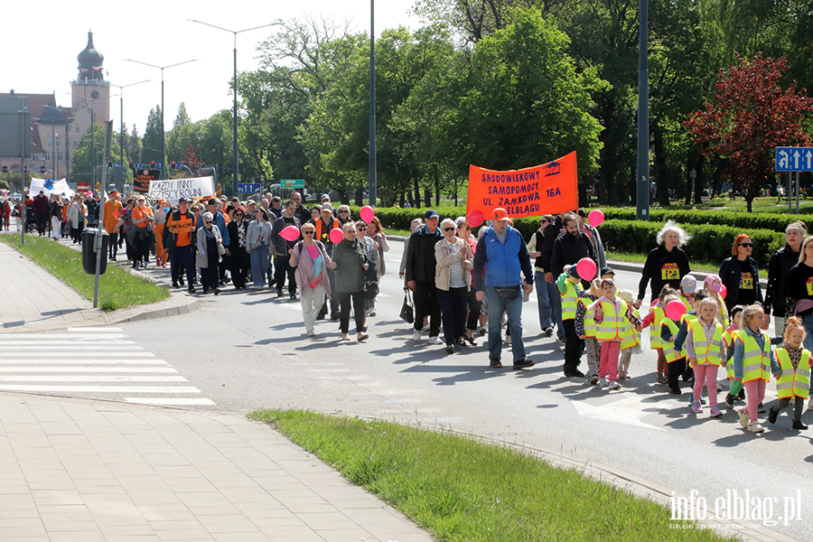 Ulicami Elbl�ga przeszed� kolorowy przemarsz, fot. 40