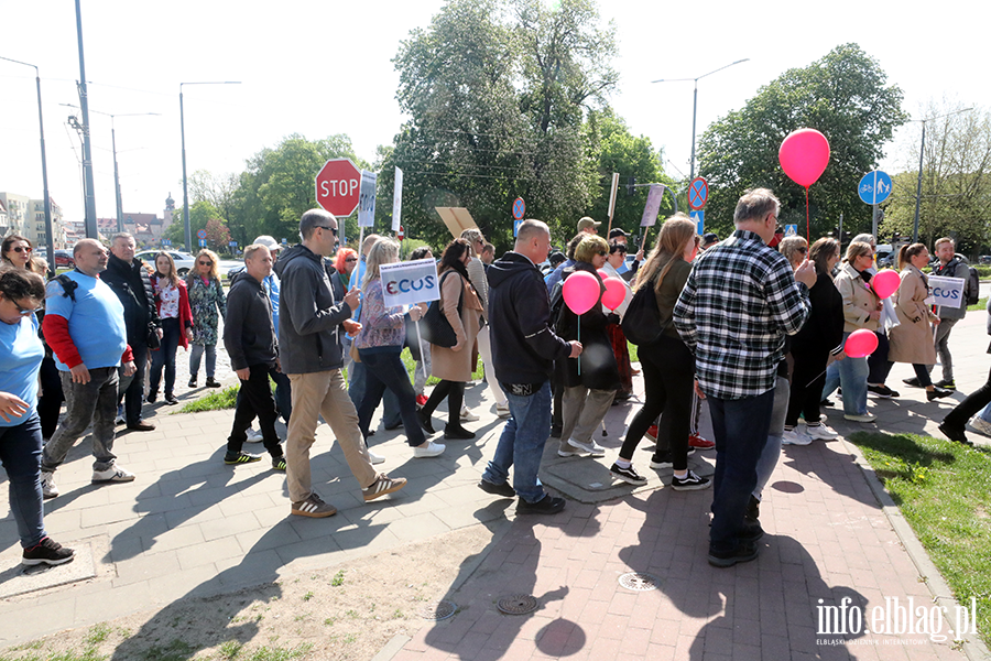 Ulicami Elbl�ga przeszed� kolorowy przemarsz, fot. 41