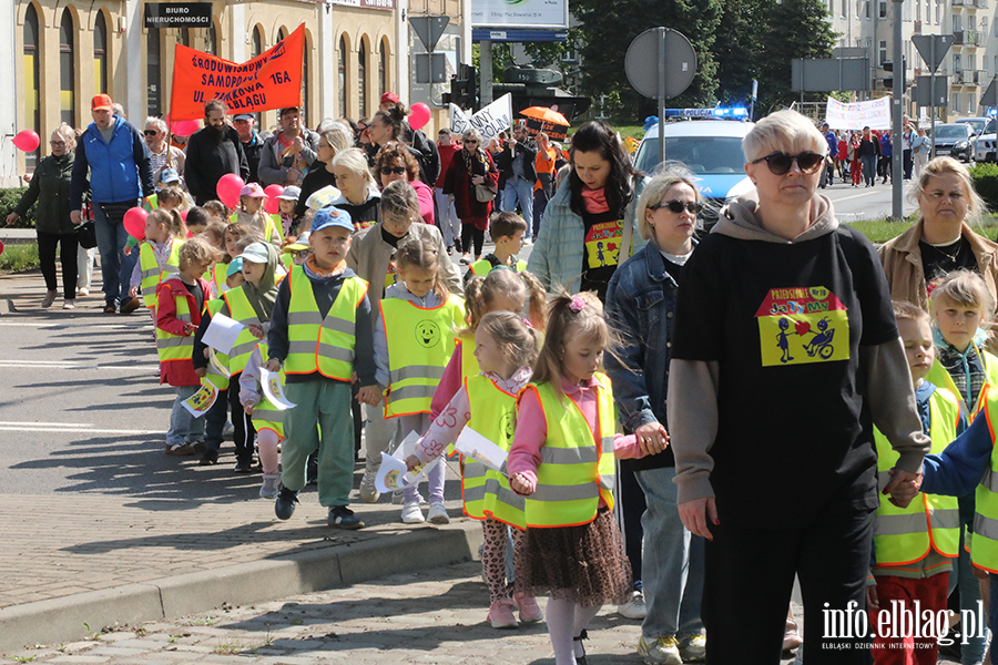 Ulicami Elbl�ga przeszed� kolorowy przemarsz, fot. 42