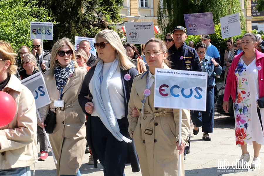 Ulicami Elbl�ga przeszed� kolorowy przemarsz, fot. 44