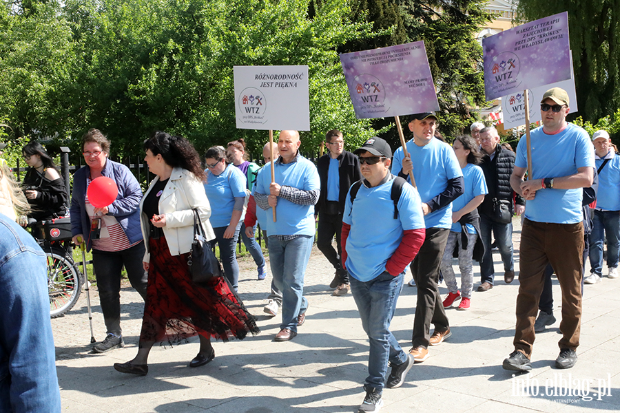 Ulicami Elbl�ga przeszed� kolorowy przemarsz, fot. 46