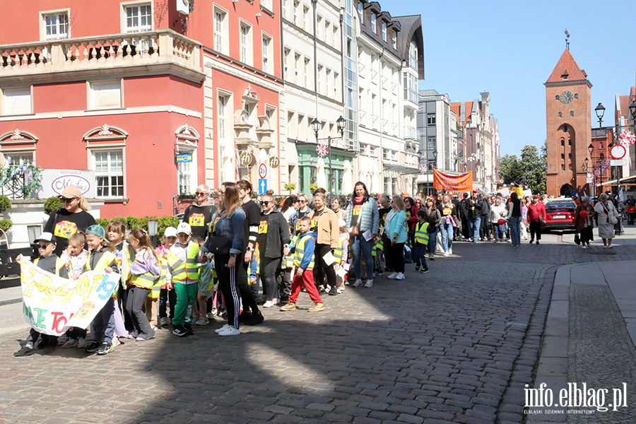 Ulicami Elbl�ga przeszed� kolorowy przemarsz, fot. 49