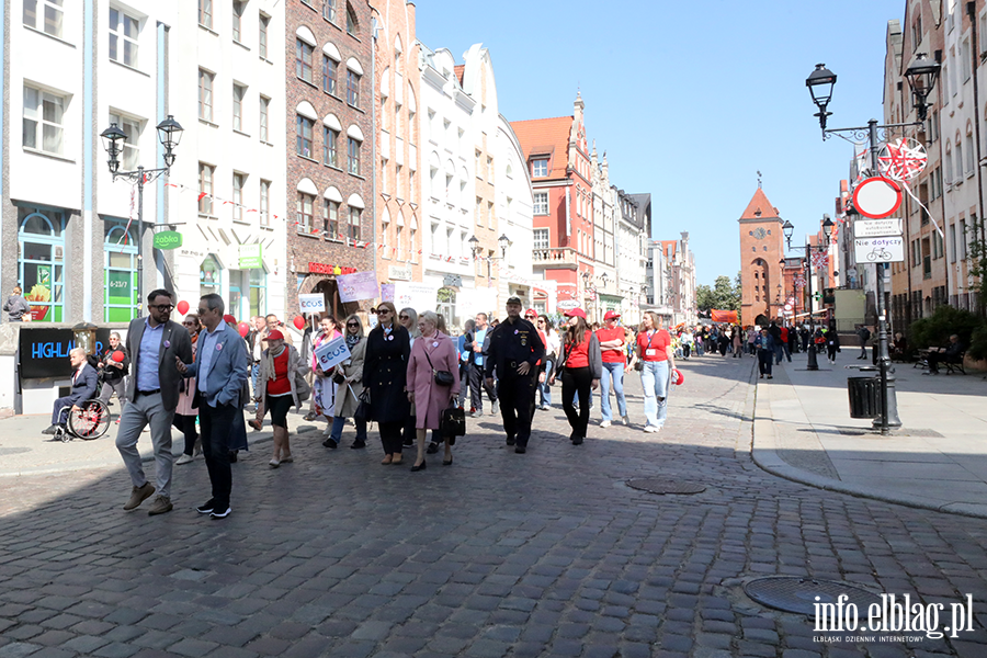 Ulicami Elbl�ga przeszed� kolorowy przemarsz, fot. 50