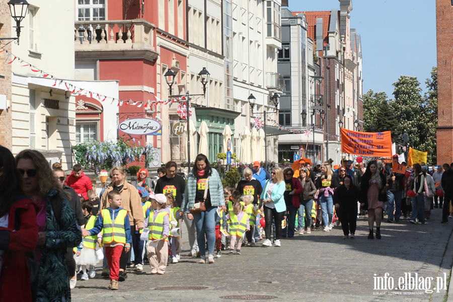 Ulicami Elbl�ga przeszed� kolorowy przemarsz, fot. 52